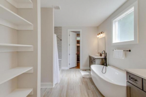 Luxurious Extraordinaire Three Bedroom Downtown Action
